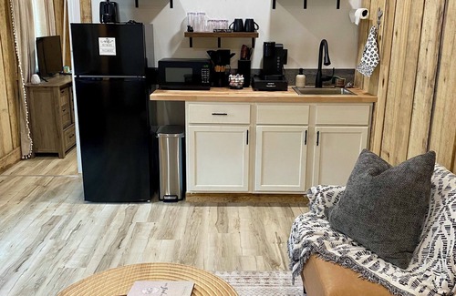 Logan Cabin | Hocking Hills Tiny Home - Pet Friendly Cabin!