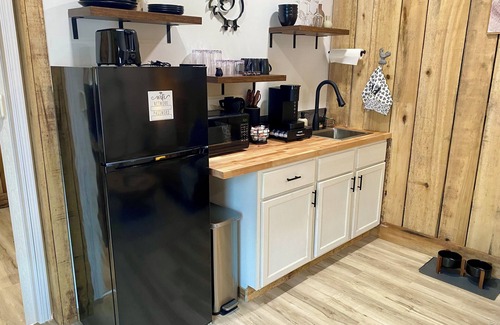 Logan Cabin | Hocking Hills Tiny Home - Pet Friendly Cabin!