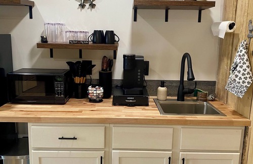 Logan Cabin | Hocking Hills Tiny Home - Pet Friendly Cabin!