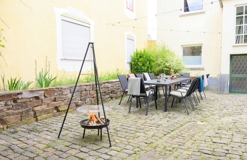 Dommershausen House | Hofgut Eveshausen: Holiday home in the countryside for families & groups