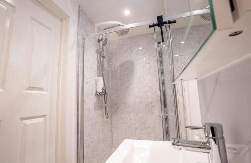 Watford House | Hogwarts House, Self Check in, Sleeps 4