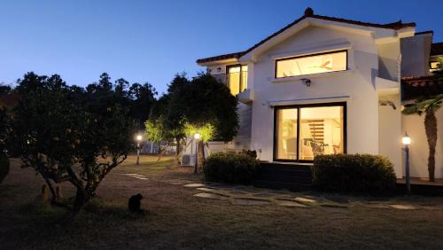 Jungmun House | Hoho Sanjang