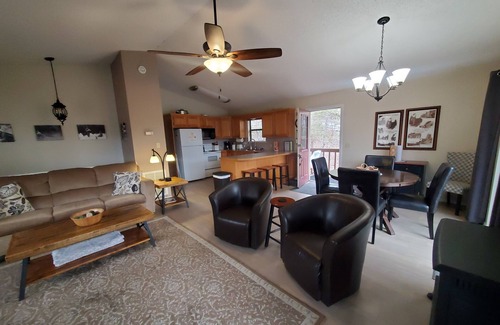 Lost Bridge Village House | Hojo's-Lakefront-Lakeview Home in a Private Setting-Marina Nearby-Community Pool