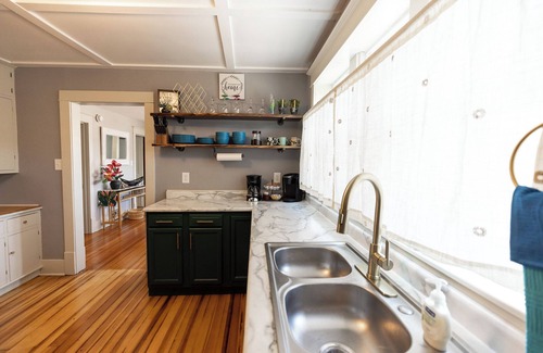 Hokah Apartment | Hokah Ohana House: Historic charm, Modern updates