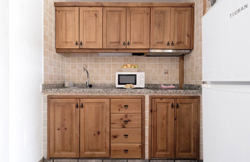 La Solana Villa | Holiday Home Risco Blanco with Mountain Views, Shared Pool, A/C and Wi-Fi