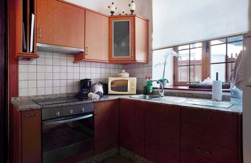 San Bartolome de Tirajana House | Holiday Home "Casa De La Eterna Primavera" with Mountain View, Terrace & Wi-Fi