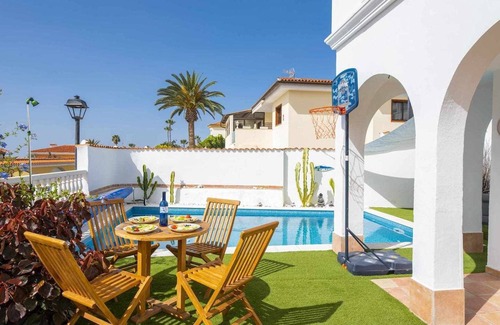 Chayofa Villa | Holiday 3bedroom villa with private heated pool in Chayofa.