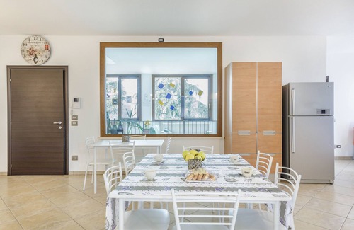 Villafranca di Verona Apartment | Holiday Apartment "La Siesta" with Shared Garden, Balcony & Wi-Fi