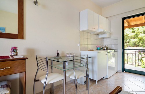 Mikros Gialos Apartment | Holiday Accommodation "Vardia studio A" with Sea View, Wi-Fi & Balcony