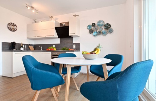 Wasserburg Apartment | Holiday Apartment 'Dinkelbach Feriendomicil Objekt 2 E Sunshine' Close to the Lake with Terrace and Garden