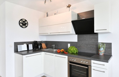 Wasserburg Apartment | Holiday Apartment 'Dinkelbach Feriendomicil Objekt 2 E Sunshine' Close to the Lake with Terrace and Garden