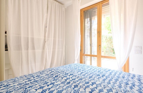 Puntone Apartment | Holiday Apartment 'Corallo' with Sea View, Garden, Balcony & Wi-Fi