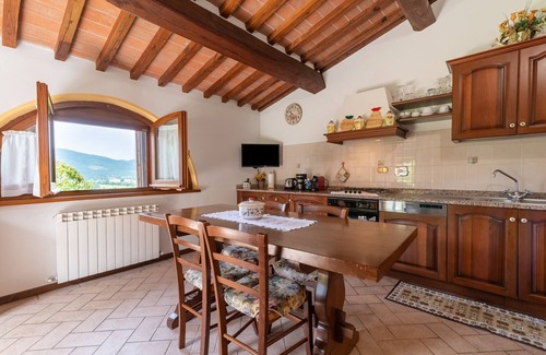 Lisciano Niccone Other | Holiday Apartment 'Pugnano Alto - Tabacco' with Shared Pool, Private Terrace and Wi-Fi