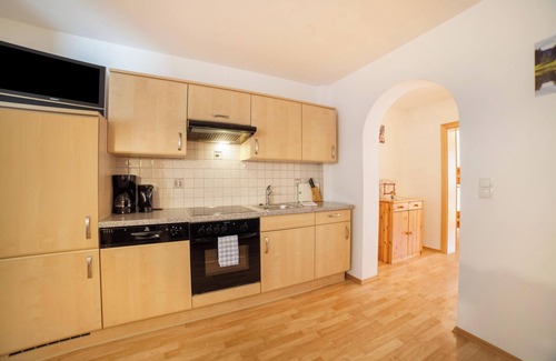 Moso in Passiria Apartment | Holiday Apartment "Egarthof Arnika" with Mountain View, Wi-Fi, Balcony & Garden