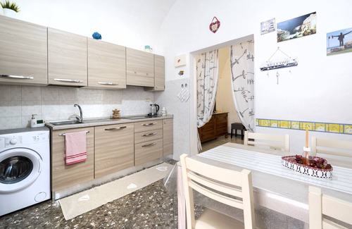 Polignano a Mare Apartment | Holiday Apartment "Chiarina Rooms" with A/C & Wi-Fi
