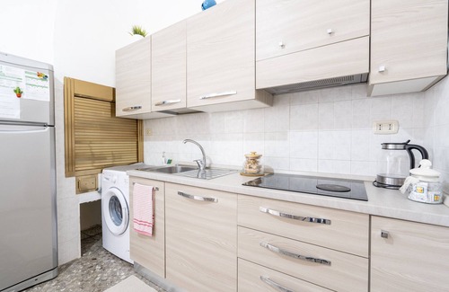 Polignano a Mare Apartment | Holiday Apartment "Chiarina Rooms" with A/C & Wi-Fi