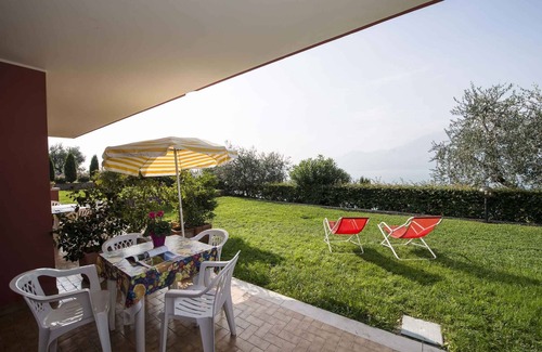 Frader Apartment | Holiday apartment with terrace and beautiful lake view