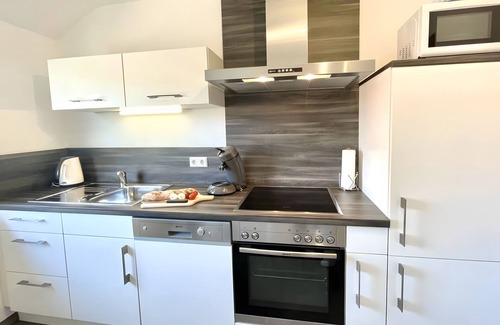 Waggershausen Apartment | Holiday Apartment 'Dornier' with Private Terrace, Shared Garden and Wi-Fi