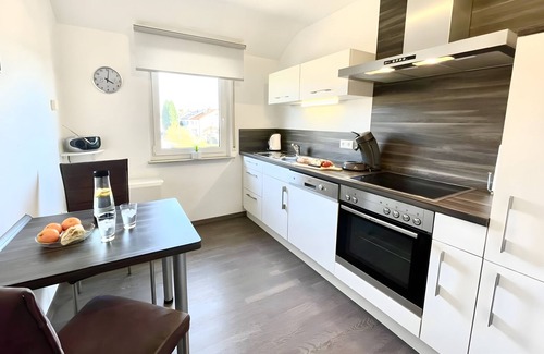 Waggershausen Apartment | Holiday Apartment 'Dornier' with Private Terrace, Shared Garden and Wi-Fi