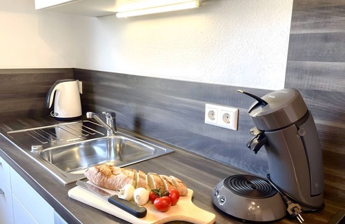 Waggershausen Apartment | Holiday Apartment 'Dornier' with Private Terrace, Shared Garden and Wi-Fi