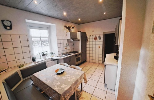 Neumagen-Dhron House | Holiday apartment with a garden and a parking space