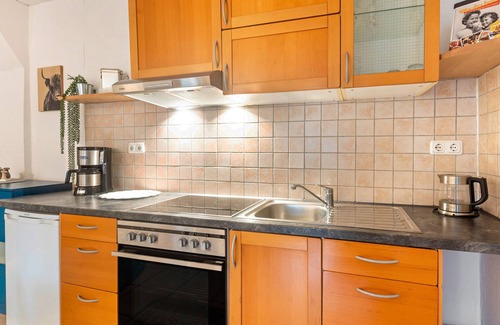 Vollmarshausen Apartment | Holiday Apartment '1 Room' with Private Terrace and Wi-Fi