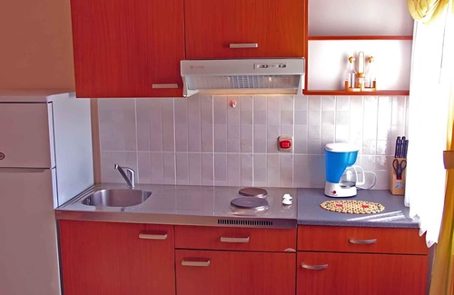Tkon Apartment | Holiday apartment 10 m from the Adriatic Sea
