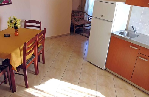 Tkon Apartment | Holiday apartment 10 m from the Adriatic Sea