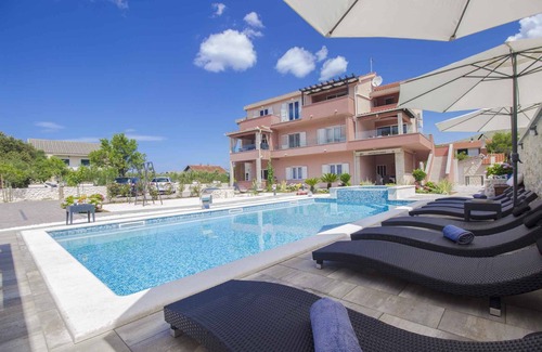 Grebastica Apartment | Holiday apartment 80 m from the Adriatic Sea