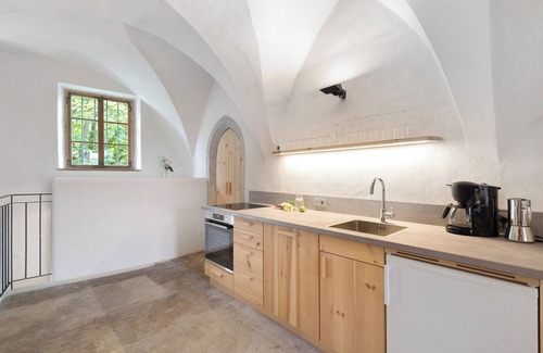 Pfalzen Apartment | Holiday Apartment 'Ansitz Baumannhof Gotik' with Mountain View, Shared Garden and Wi-Fi