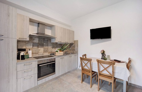 Andora Apartment | Holiday Apartment "Antichi Ricordi - Da Angela" with Balcony, Shared Pool & Wi-Fi