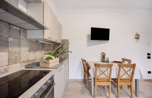 Andora Apartment | Holiday Apartment "Antichi Ricordi - Da Angela" with Balcony, Shared Pool & Wi-Fi