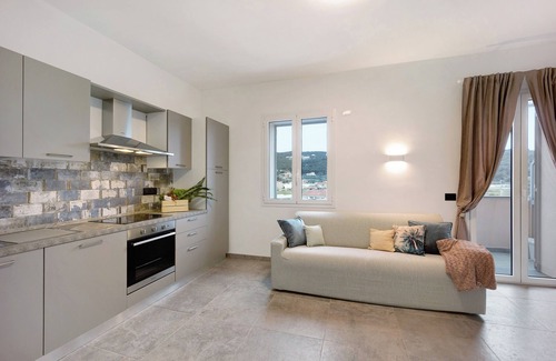 Andora Apartment | Holiday Apartment "Antichi Ricordi - Il Nido" with 2 Balconies, Shared Pool & Wi-Fi