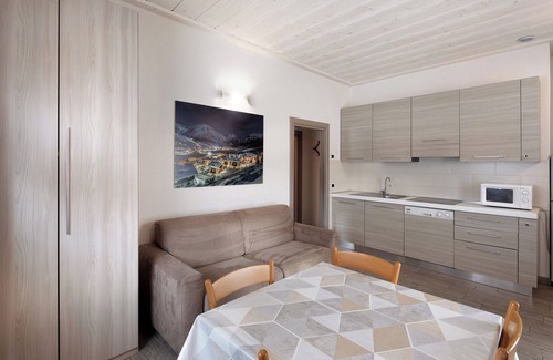Livigno Apartment | Holiday Apartment "Arcobaleno Viola" with Mountain View, Wi-Fi & Garden
