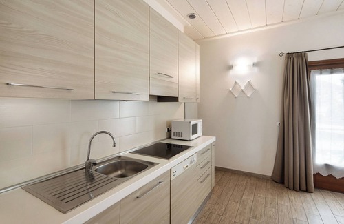 Livigno Apartment | Holiday Apartment "Arcobaleno Viola" with Mountain View, Wi-Fi & Garden