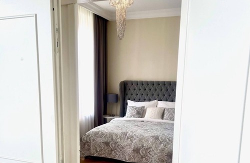 Baden Apartment | Holiday Apartment "Luxus In Baden Bei Wien" with Shared Garden & Wi-Fi