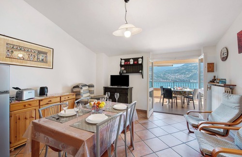 Sensole Apartment | Holiday Apartment "Bella Isola" with Lake View, Private Terrace & Wi-Fi