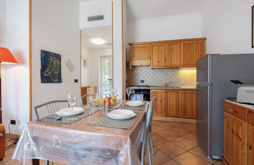 Sensole Apartment | Holiday Apartment "Bella Isola" with Lake View, Private Terrace & Wi-Fi