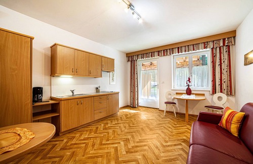 Saltusio Apartment | Holiday Apartment "Camping Passeier Ringelblume" with Mountain View, Pool, Sauna & Wi-Fi