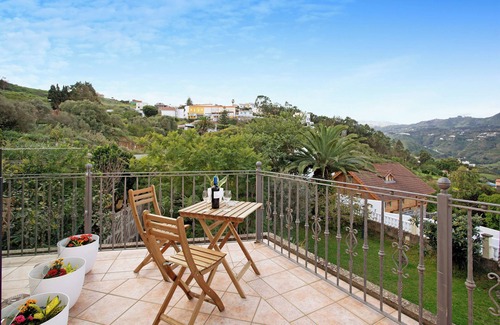 Teror Apartment | Holiday Apartment "Carmelo Y Carmela 4" with Mountain View, Private Terrace & Wi-Fi