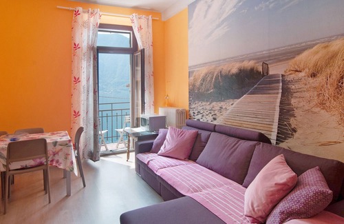 Colonno Apartment | Holiday apartment Casa Mauro by the lake with balcony