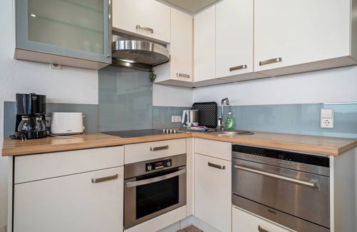 Langenargen Apartment | Holiday Apartment “EG3” in “Heinemann Guest House” Directly directly on Lake Constance