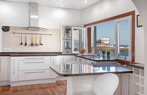 Arrieta Apartment | Holiday Apartment "El Mar Y Tú" with Sea View & Wi-Fi