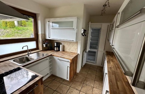 Albeck Apartment | Holiday Apartment "Haus Weitblick 1" near Slopes with Private Terrace & Wi-Fi