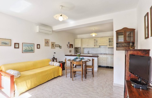 Capoliveri Apartment | Holiday Apartment "Il Giardino Nel Sole Bilo" with Air Conditioning, Garden and Terrace