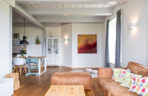 Dornum Apartment | Holiday apartment in a listed building directly on the dyke (Whg. 2)