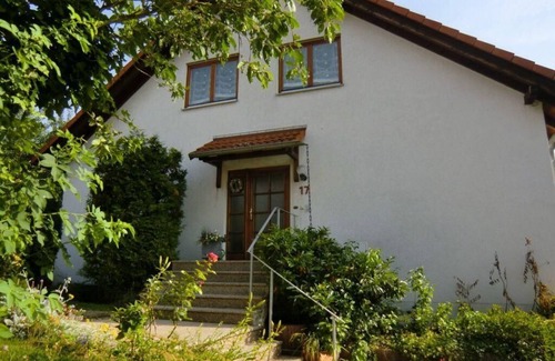 Maintal-Hochstadt House | Holiday Apartment in Maintal-Hochstadt with Private Parking