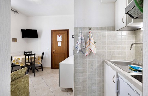 Pietra Ligure Apartment | Holiday Apartment "Numero 10" with Sea View, Balcony & Wi-Fi