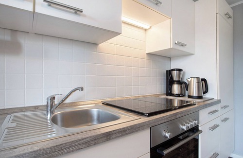 Schaprode Apartment | Holiday Apartment 'Kapitänsferienhaus Hiddenseeblick' with Shared Terrace & Wi-Fi