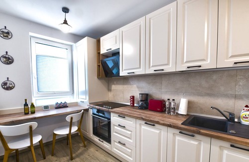 Tractorul House | Holiday apartment Kronstadt experience Brasov with Home & Travel SIX